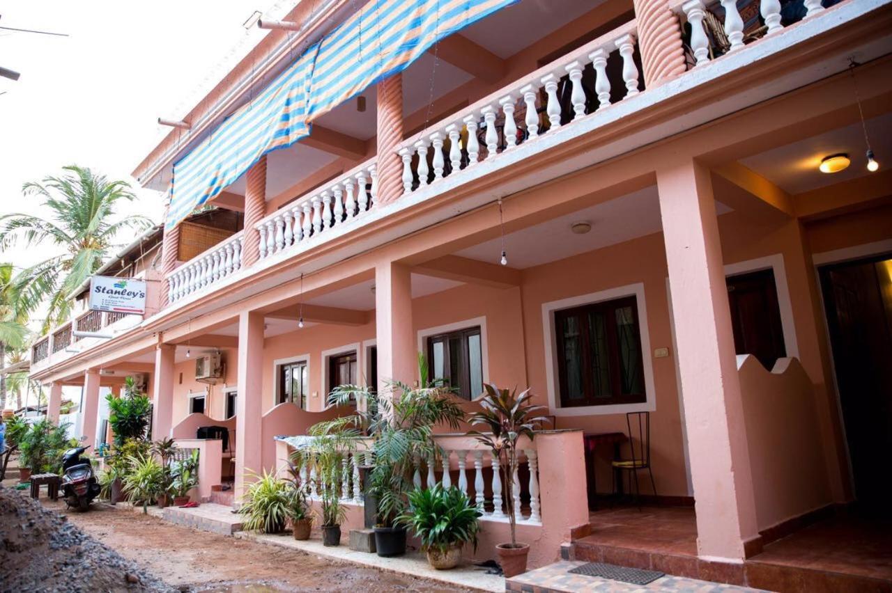 Stanleys Guest House Baga Exterior photo
