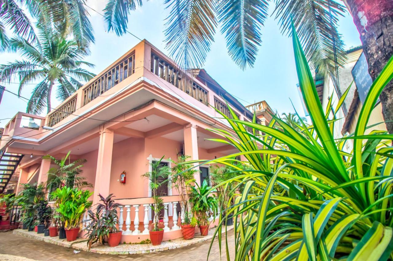 Stanleys Guest House Baga Exterior photo