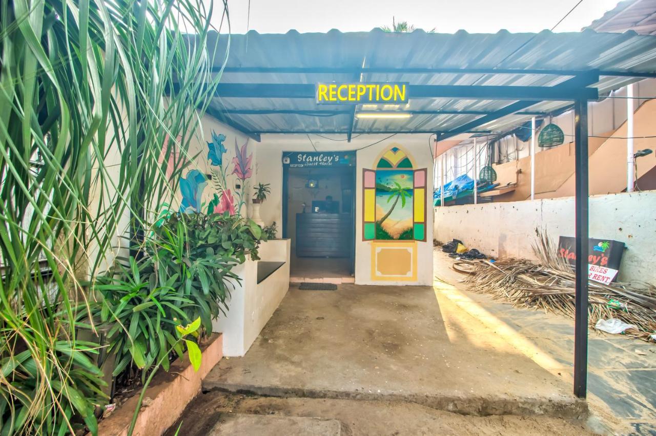 Stanleys Guest House Baga Exterior photo