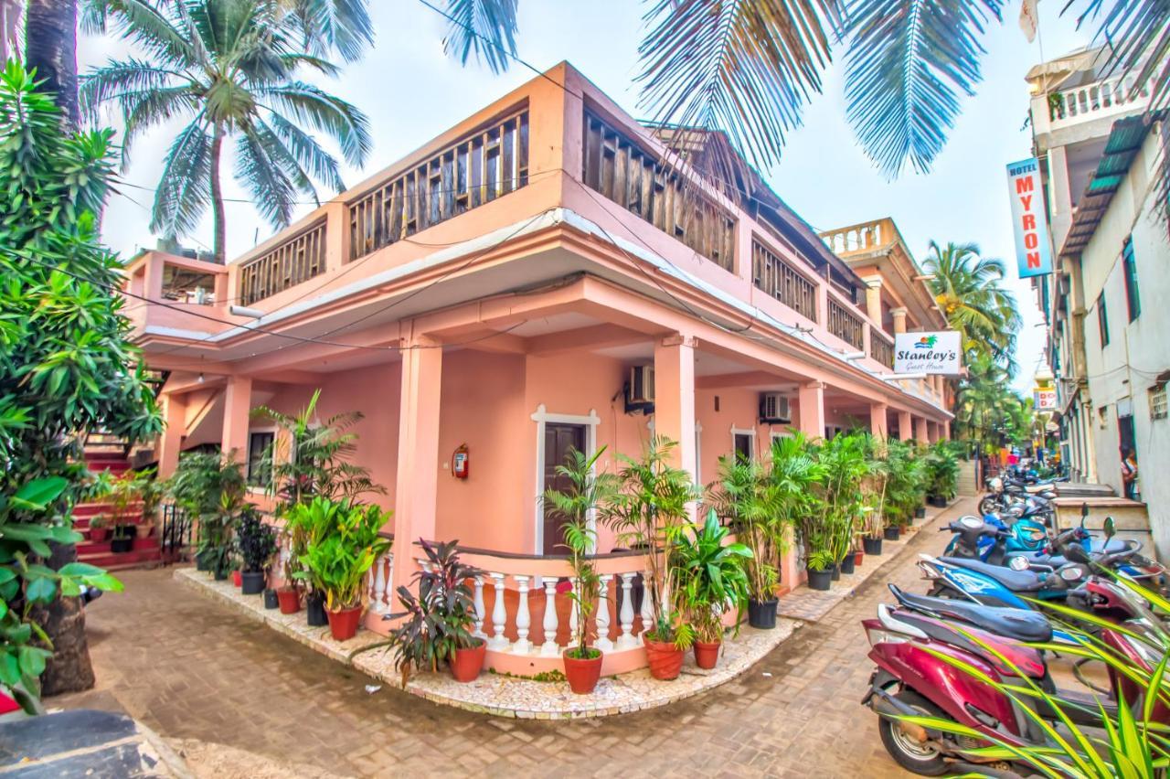 Stanleys Guest House Baga Exterior photo